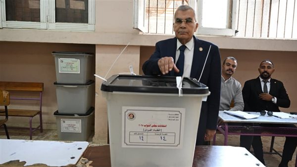 رئيس مجلس الشيوخ يدلي بصوته في جولة الإعادة للمرحلة الثانية من انتخابات النواب #عاجل 