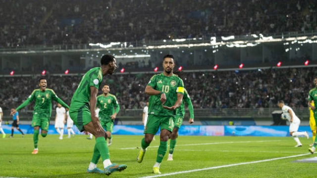 "فيفا" يكشف عن اختيارات الفرنسي هيرفي رينارد، مدرب المنتخب السعودي، ولاعبه سالم الدوسري، في جائزة "ذا بيست 2025 " 