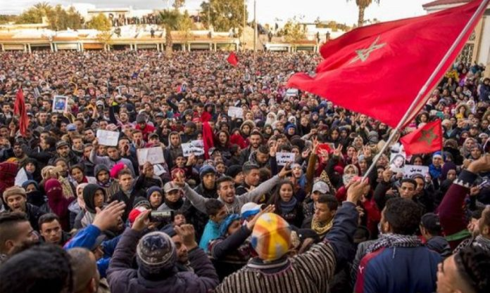 كشفت دراسة أكاديمية حديثة، أن وسائط التواصل الاجتماعي أحدثت تغييرات جوهرية في الثقافة السياسية وطبيعة الحركات الاحتجاجية في المغرب ما بعد الربيع العربي 