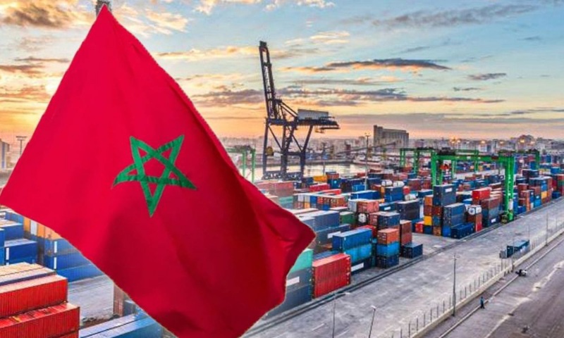 ويعتمد هذا التسارع المرتقب أساساً على الأنشطة غير الفلاحية، وهو ما يعكس تحولاً تدريجياً بعيداً عن نموذج نمو شديد الارتباط بالعوامل المناخية. فقد أصبحت الاستثمارات في البنيات التحتية والصناعة والسياحة والخدمات المحرك الرئيسي للتوسع الاقتصادي، مما 