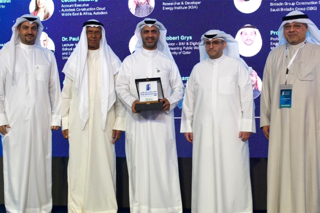 بيت التمويل الكويتي يحقق نجاحاً بارزاً في تطوير البنية التكنولوجية وتعزيز منظومة التمويل الرقمي. نال تكريماً من المنتدى الخليجي الثاني للبناء الرقمي 