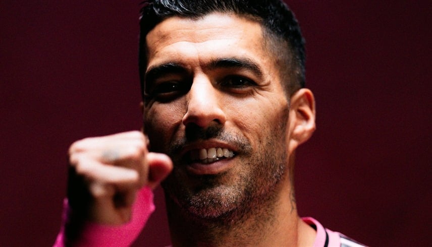 سواريس يتمسك بالبقاء بجوار ميسي 