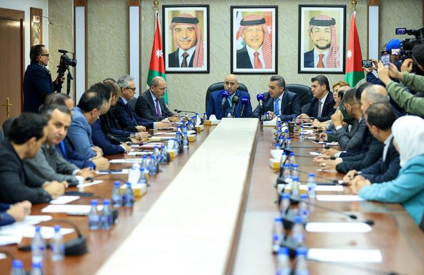 القاضي يترأس اجتماع لجنة الشؤون الخارجية النيابية مع وزير الخارجية 