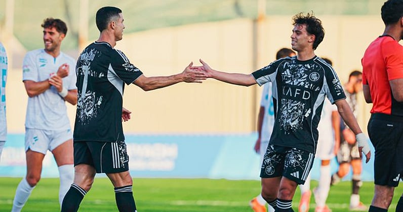 الفتح يفرض التعادل الإيجابي أمام النصر "وديًا". تعادل إيجابي (2-2) خلال فترة التوقف. كريستيانو رونالدو افتتح التسجيل للنصر. مراد باتنا عدّل النتيجة للفتح. فارغاس منح الفتح التقدم قبل نهاية الشوط الأول. اللقاء ضمن استعدادات استئناف دوري روشن 