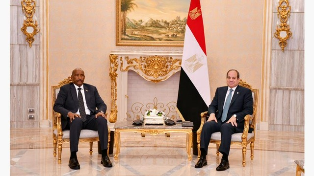 الرئيس السيسي يستقبل رئيس مجلس السيادة السوداني 