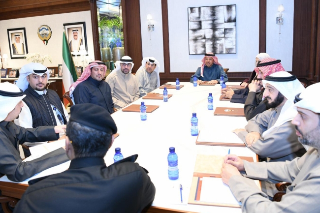 محافظ الفروانية: تنسيق مستمر مع شركات النقل العام للارتقاء بالخدمات ومعالجة الملاحظات. عذبي الناصر عقد لقاءً موسعاً مع أهالي خيطان وشركات النقل العام. اللقاء ناقش الخدمات المقدمة والتحديات المرورية والتنظيمية وتسهيل حركة التنقل 