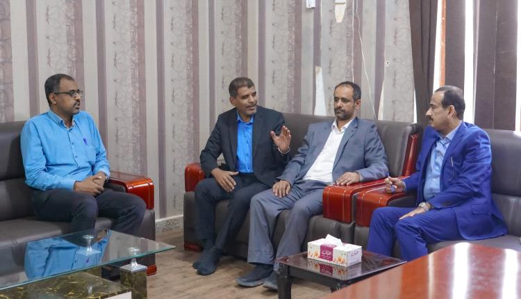 أعلن محافظ محافظة شبوة رئيس المجلس المحلي، عوض محمد بن الوزير، اعتماد التمويل الكامل - المرحلة الاولى- لإنشاء مركز علاج الأورام ضمن حرم المدينة الطبية بمدينة عتق، بتمويل كريم من الأشقاء في دولة #الإمارات 