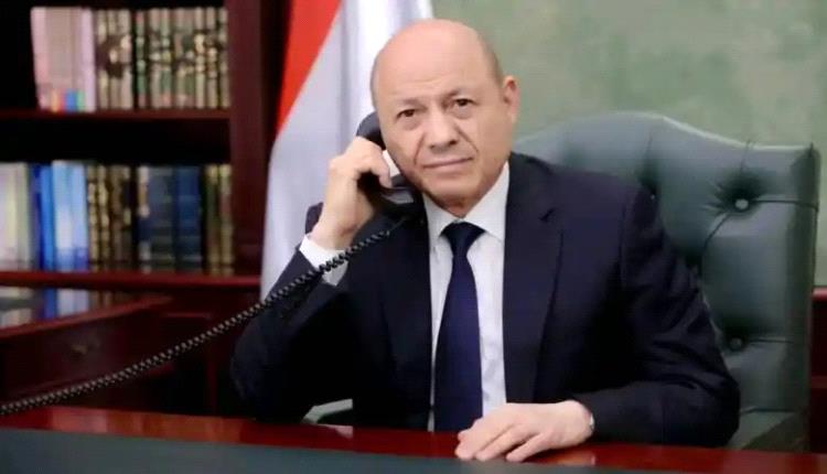 أجرى رئيس مجلس القيادة الرئاسي رشاد محمد العليمي اتصالا هاتفيا بمحافظ محافظة حضرموت سالم الخنبشي، اطمأن خلاله على الأوضاع الأمنية والمعيشية في المحافظة، وسير عمل السلطات المحلية في ظل التطورات الأخيرة. #اليمن 