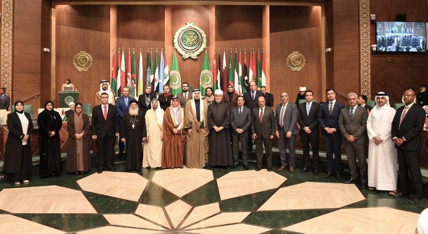 اليمن يشارك في الاحتفال باليوم العالمي للغة العربية بجامعة الدول العربية القاهرة - سبأنت. شاركت الجمهورية اليمنية، اليوم، في الاحتفال باليوم العالمي للغة العربية، الذي نظمته الأمانة العامة لجامعة الدول العربية، بوفد ترأسه القائم بأعمال مندو 