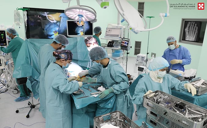 مستشفى الدكتور سليمان الحبيب بالخبر يجري جراحات ناجحة لتشوهات وكسور القدم والكاحل 