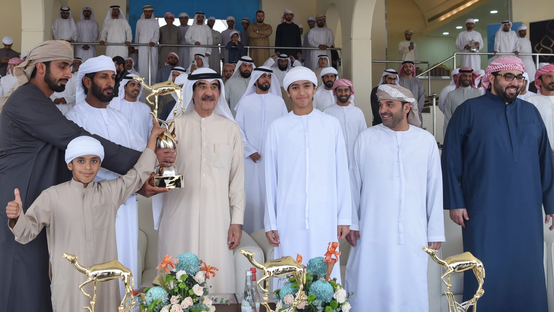 سعود بن راشد المعلا يشهد منافسات #مهرجان_أم_القيوين_لسباقات_الهجن_العربية_الأصيلة 