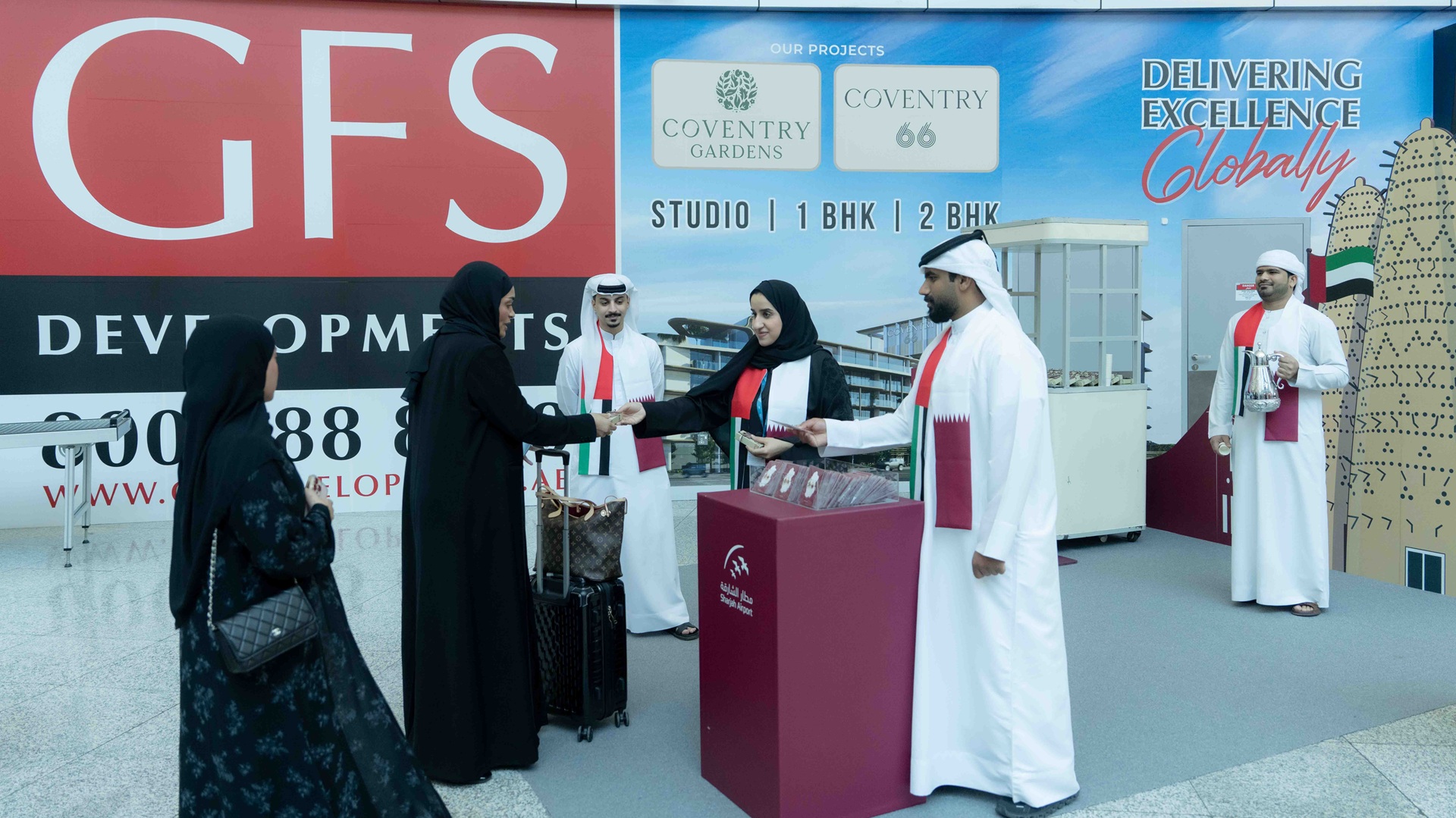 مطار الشارقة يحتفي مع المسافرين القطريين باليوم الوطني #الشارقة24 