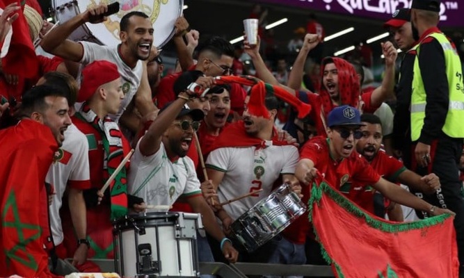 ومن بين أشهر الشعارات التي يرددها المشجعون المغاربة، يبرز هتاف «سير، سير، سير...» كرمز للحماس والثقة في قدرات اللاعبين، هذا الشعار البسيط في تركيبه، العميق في دلالته، يعكس روح الدعم اللامشروط التي تجمع الجماهير بمنتخبها 