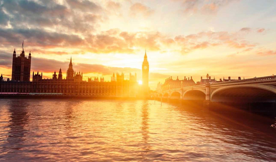 بريطانيا تسجّل أعلى معدل سطوع للشمس في تاريخها خلال 2025. جّلت في المتوسط 1622 ساعة من السطوع حتى 15 ديسمبر 