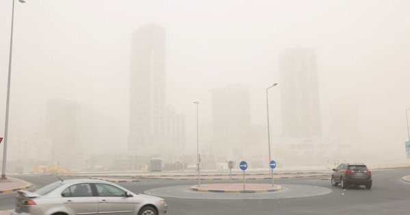 تتأثر المملكة بغبار خفيف قادم من المنطقة الشرقية بفعل نشاط الرياح الغربية المستمر #صحيفة_البلاد 