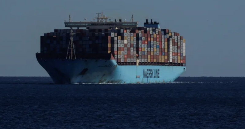 «ميرسك»: سفينة تابعة للشركة تكمل أول رحلة عبر البحر الأحمر منذ نحو عامين 