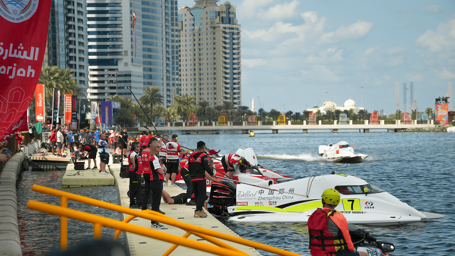 أبطال العالم في الفورمولا1 للزوارق السريعة يتنافسون على بحيرة خالد في #"أسبوع_الشارقة_للبطولات_العالمية" 