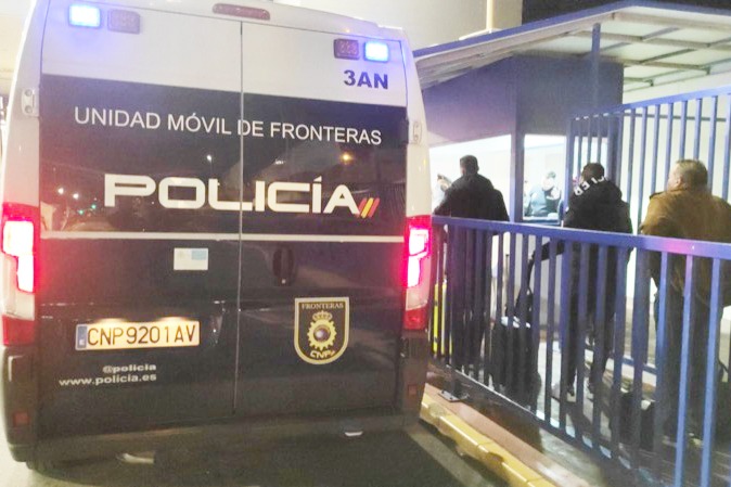 توقيف شخص بمعبر باب سبتة مطلوب أوروبياً في قضايا شغب 