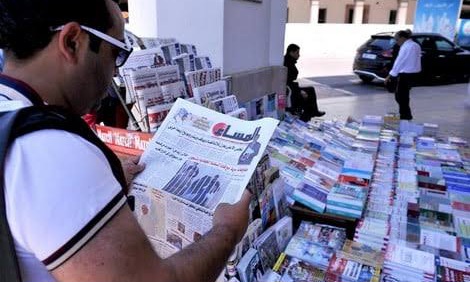 الأرقام الصادرة عن جهة تنظيمية رسمية لا تقدَّم للمعرفة فقط، بل لتصحيح الاختيارات العمومية حين تفقد صلتها بالواقع. وواحد بالمائة ليس رقما هامشيا يمكن تجاوزه أو تبريره بسهولة، بل هو حكم واضح على موقع الصحافة الورقية داخل المنظومة الإعلامية. فهو يعني 