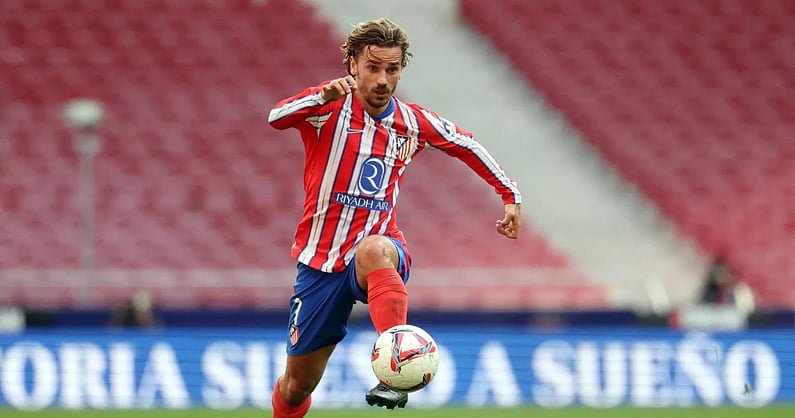 غريزمان على رادار أندية سعودية. الأهلي والوحدة قدّما عروضًا رسمية لضم نجم أتلتيكو مدريد. منافسة من شارلوت الأمريكي واهتمام أوروبي من يوفنتوس و إنتر ميامي. عقده ممتد حتى 2027 وخاض 469 مباراة سجل فيها 206 أهداف 