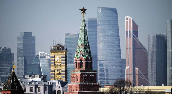 أكد دميتري بيسكوف المتحدث باسم الرئاسة الروسية، اليوم السبت، أن الرئيس الأوكراني فلاديمير زيلينسكي، يناقض نفسه في تصريحاته المتكررة حول الانتخابات في أوكرانيا.. للتفاصيل. اقرأ المزيد من المشهد العربي 