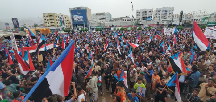 حراك الجنوب العربي.. إرادة شعبية تتجاوز النخب وتبحث عن دولة كاملة السيادة تقارير حضرموت جنوبيه الهويه والقرار استعاده دوله الجنوب المشهد العربي للتفاصيل. اقرأ المزيد من المشهد العربي 