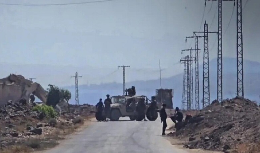 جيش الاحتلال يُنفّذ ثاني توغل له اليوم في ريف القنيطرة السوري. دوريات إسرائيلية أقامت حواجز مؤقتة في قرى جنوبية وأوسطى. دمشق تطالب المجتمع الدولي بوقف الانتهاكات المتكررة 