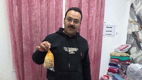 قرار إنساني يغيّر حياة عاملات.. كيس كشري يشعل ضمير صاحب محل بسوهاج .. #عاجل 