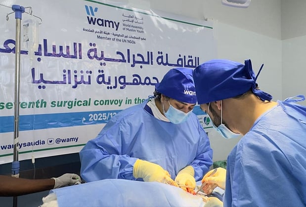 قافلة طبية سعودية في جزيرة بمبا بـ تنزانيا. القافلة السابعة تُجري نحو 250 عملية جراحية في 5 تخصصات. مشاركة أكثر من 15 جراحًا و5 استشاريي تخدير من السعودية. المبادرة تعزز الرعاية الصحية وتخفف معاناة المرضى بالمناطق المحتاجة 