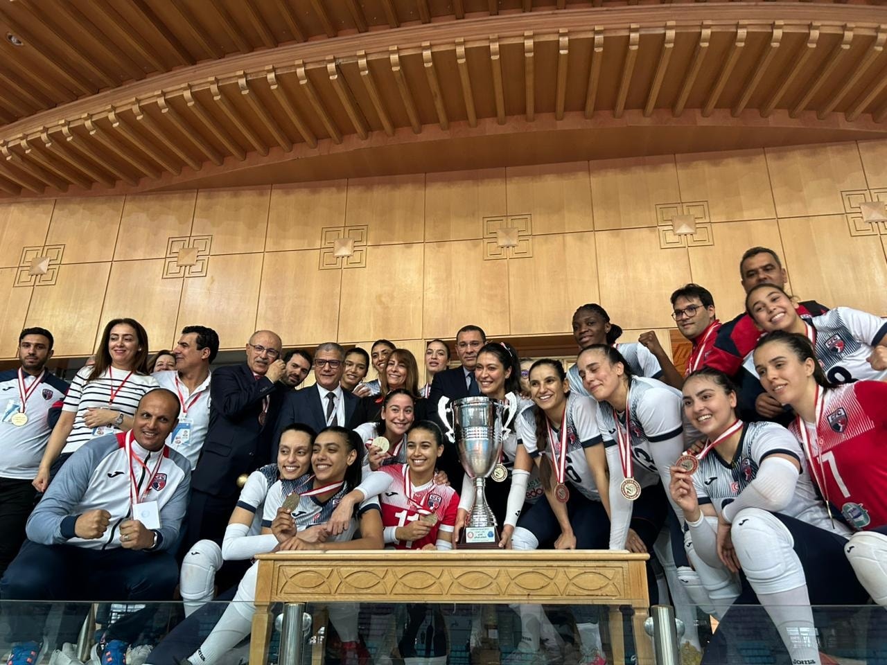 الكرة الطائرة(الكاس الممتازة 2024-2025): النادي النسائي بقرطاج يفوز على النادي الافريقي 3-صفر و يتوج باللقب 