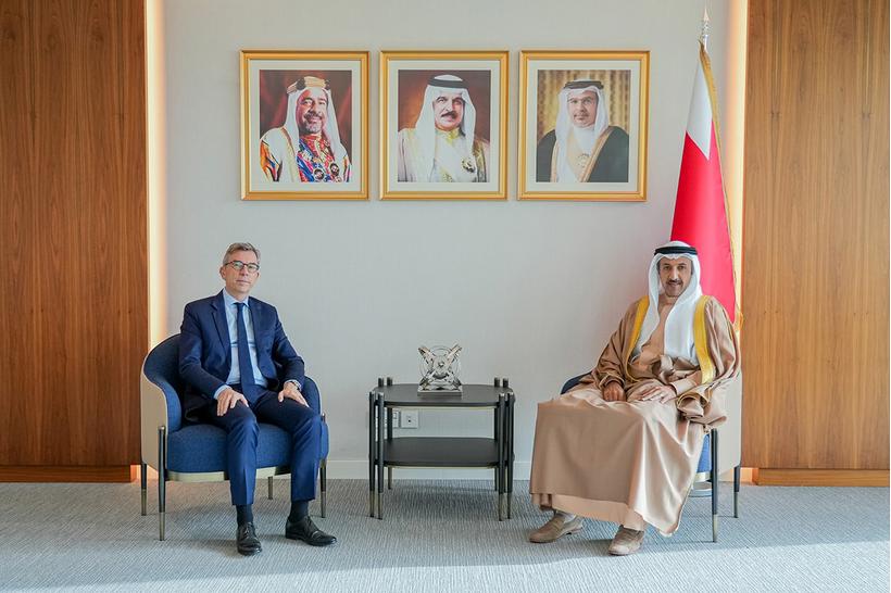 وزير المواصلات والاتصالات يستقبل سفير الجمهورية الفرنسية لدى مملكة البحرين 