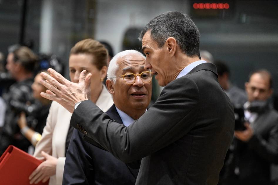 هزيمة ساحقة للاشتراكيين في الانتخابات الإقليمية الإسبانية. فازوا بـ18 مقعداً من أصل 65 في برلمان إكستريمادورا بعدما كانوا يسيطرون على 28 مقعداً 