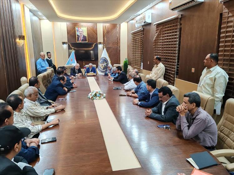 الدكتور الشبحي يترأس اجتماعًا استثنائيًا لقيادات وكوادر وزارة الصحة ويؤكد التأييد الكامل لقرارات القيادة الجنوبية #عدن_الغد 