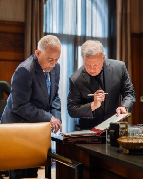 الديوان الملكي ينشر صورة من اجتماع للملك بالعيسوي #الاردن 