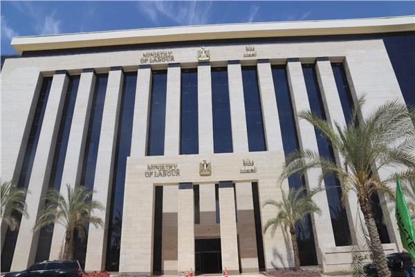 ننشر نص القرار الوزاري بتحديد جهات تنفيذ قانون العمل الجديد 