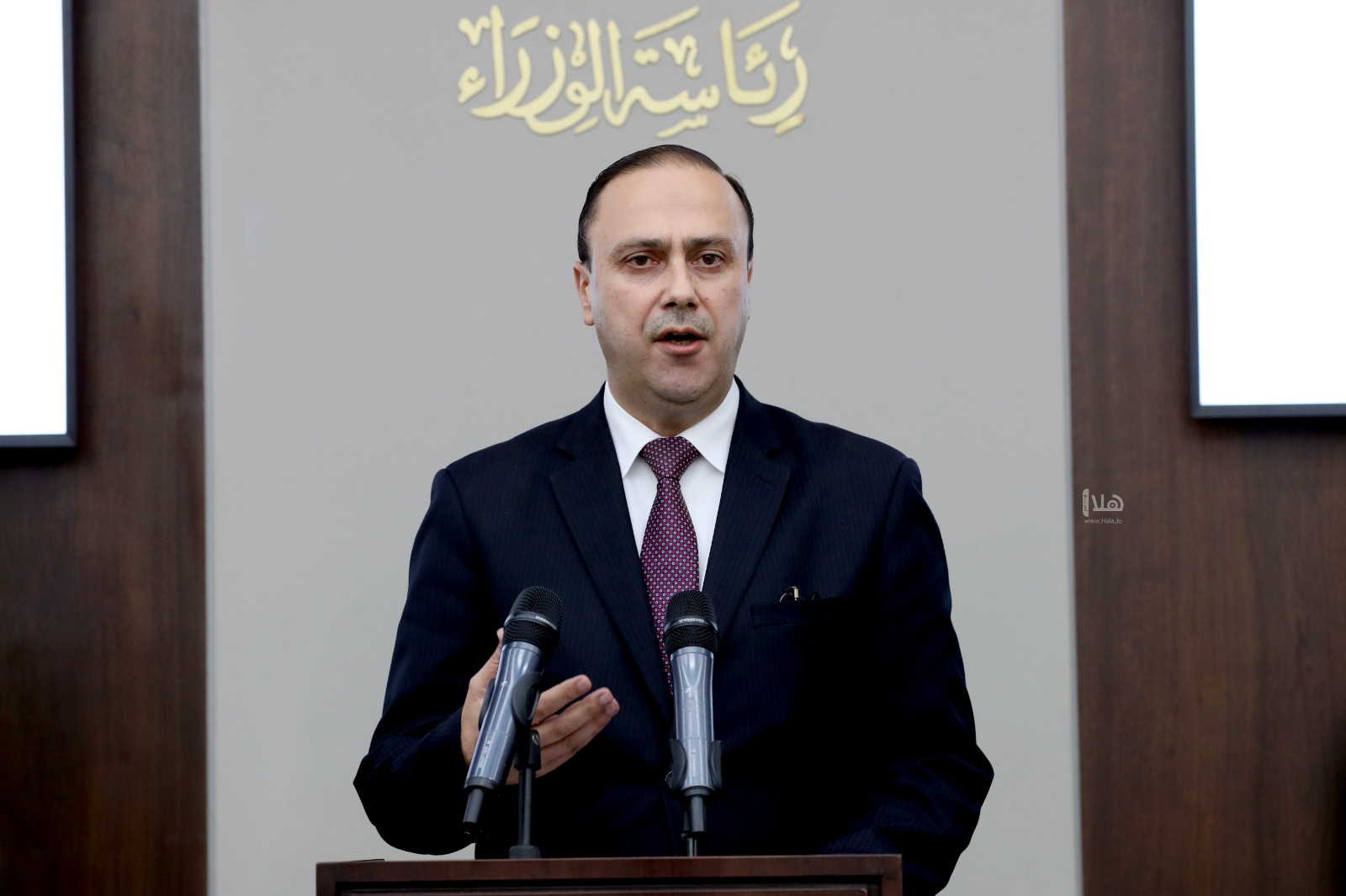 "لا تعارض أو لبس في وضع أراضي مشروع مدينة عمرة القانوني" || الناطق الرسمي باسم الحكومة ووزير الاتصال الحكومي، الدكتور محمد المومني. الأردن هلا أخبار عاجل 