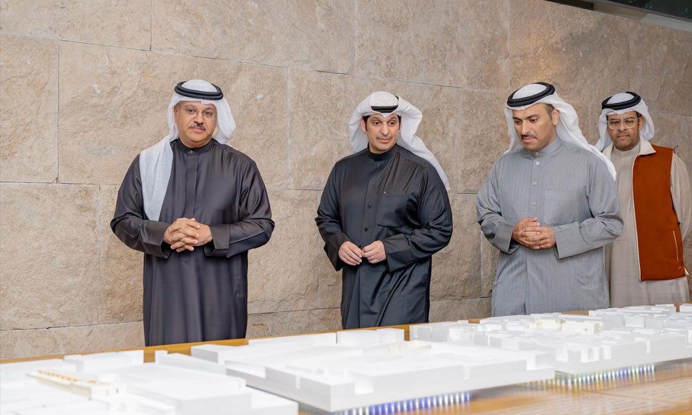 وزير الإعلام يشيد بالتعاون الثنائي مع البحرين ويؤكد أهمية استمرار الزيارات المشتركة. أكد أن العلاقات الكويتية - البحرينية تُمثل نموذجًا متميزًا للتكامل والتنسيق وتحظى باهتمام بالغ من القيادة الحكيمة للبلدين 