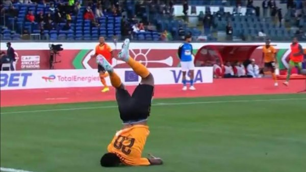 عاجل .. محمد طارق أضا يحذر من الاحتفالات الخطرة بعد سقوط مروع للاعب زامبيا 