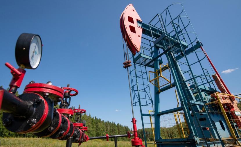 النفط يتراجع مع ترقب خطوة أمريكية بشأن خام فنزويلا 