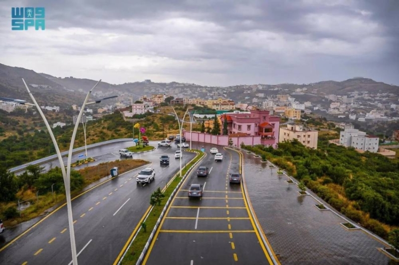 "الأرصاد": أمطار متوسطة ورياح شديدة السرعة على منطقة الباحة 