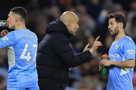 غوارديولا يحذر لاعبي مانشستر سيتي - ملاعب 