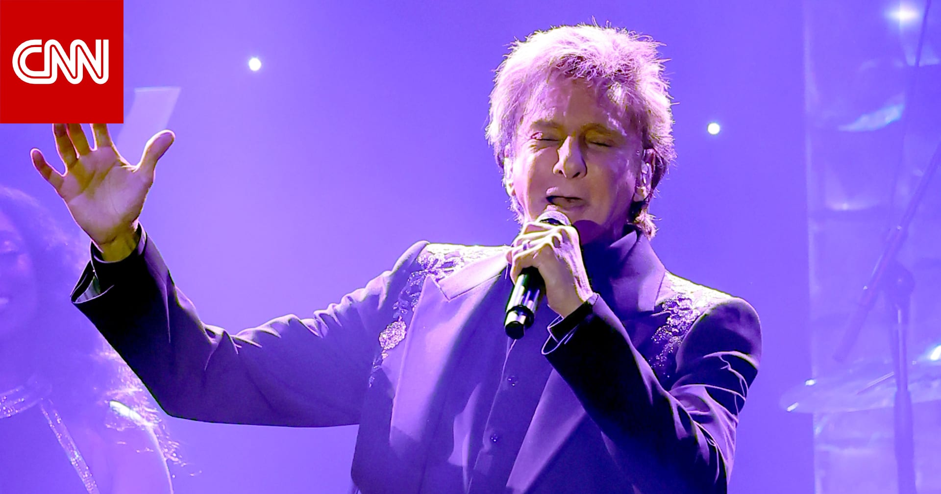 المغني الأمريكي الشهير باري مانيلو يكشف عن إصابته بسرطان الرئة 