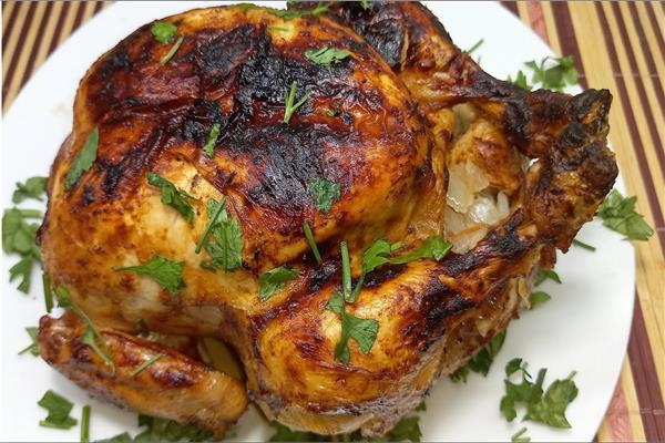 طريقة عمل دجاج محشي ببصل مكرمل 