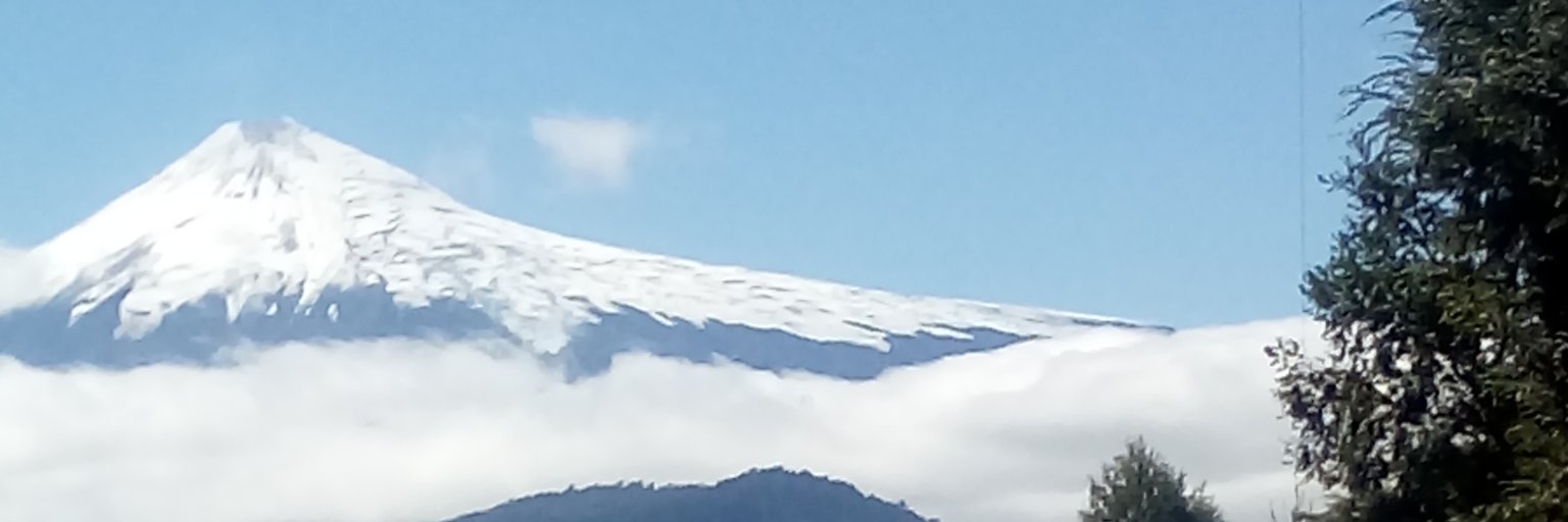 CARLITAVALERIA's profile banner image