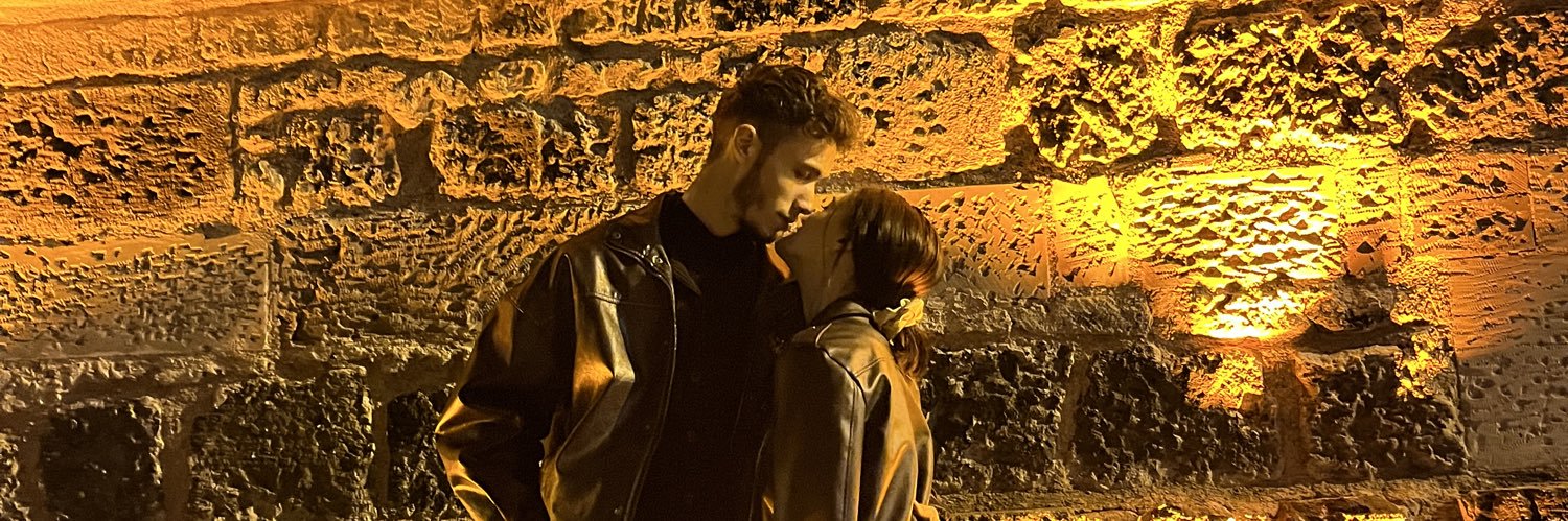 esragz_'s profile banner image