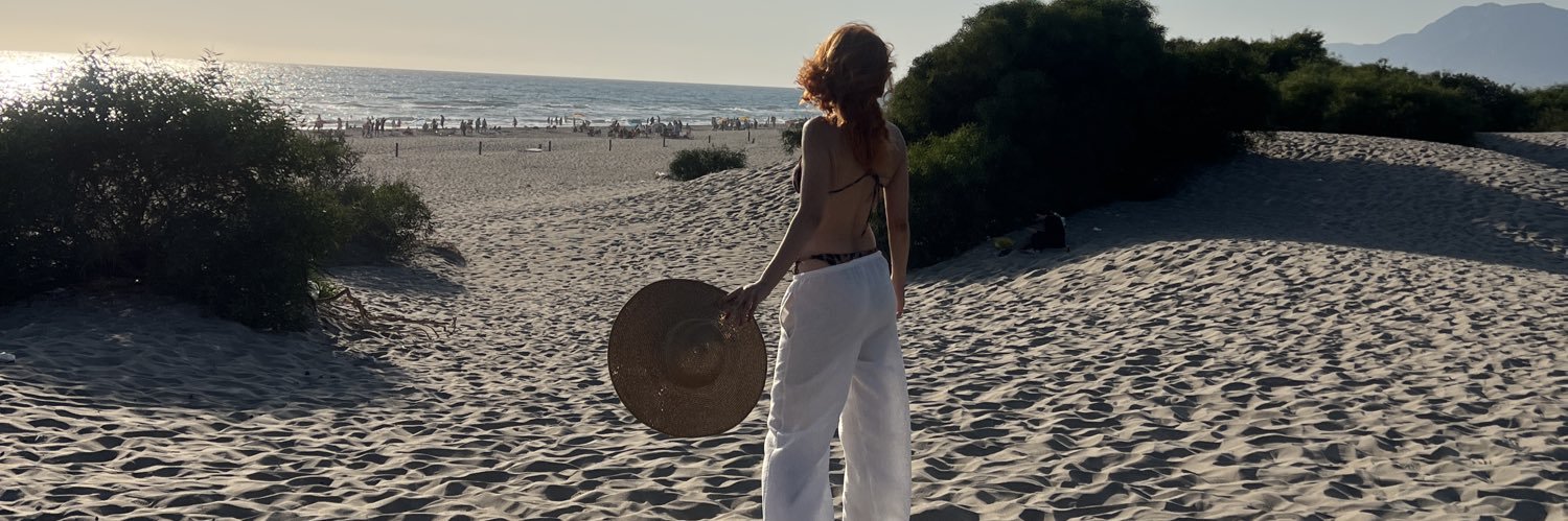 niloooyaa's profile banner image