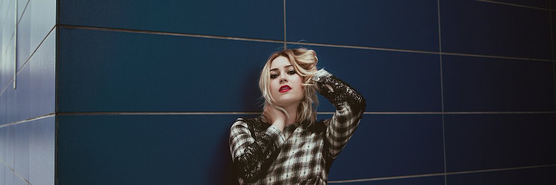 A U S T E Y A banner