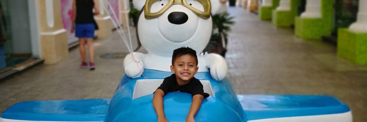 leoncancun's profile banner image