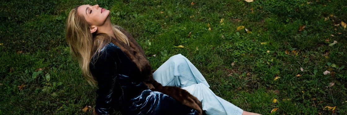 Just Jessica - a Jessica Rothe Fansite banner