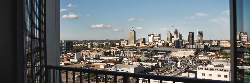 Julia Masters banner